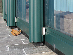 Special brush seals attached to the pool cover 