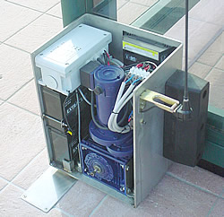 Battery powered electric motor mechanisms for swimming pool covers